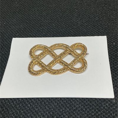 Sale Photo Thumbnail #165: Lot # : 186 - Vintage Golden Looped Rope Knot Pin
