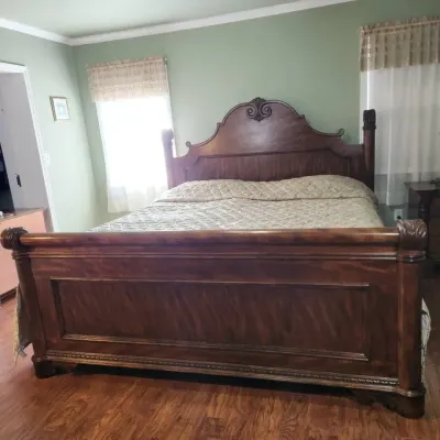 Sale Photo Thumbnail #10: KING-SIZE BED SET: SLEEP NUMBER Q SERIES ADJUSTABLE MATTRESS WITH WOOD FRAME