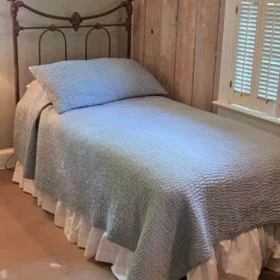 Twin Size Bed With Rustic Style Headboard & Frame