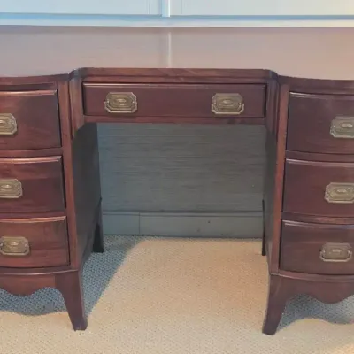 Continental Furniture Co. Federal-Style Mahogany Kneehole Desk