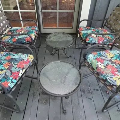 Patio Furniture Lot: 4 Chairs & 2 Side Tables