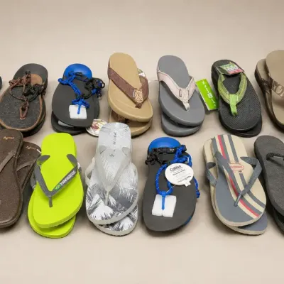 CASUAL ASSORTMENT OF MEN'S AND WOMEN'S FLIP FLOPS (2) SIZES 9-11