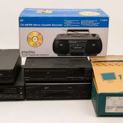 ACER LCD MONITOR IN BOX AND MORE 