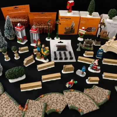 DEPARTMENT 56 VILLAGE COLLECTIBLES - HALLOWEEN AND CHRISTMAS (2)