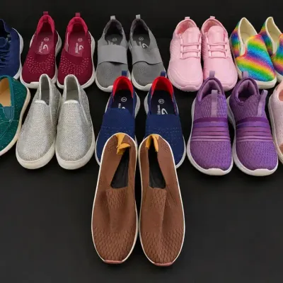 WOMEN'S SNEAKER (2) SIZES 4, 5