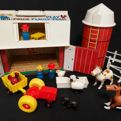 FISHER-PRICE LITTLE PEOPLE PLAY FAMILY FARM