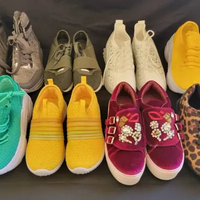 LADIES SNEAKER COLLECTION (SIZES 5, 5.5)