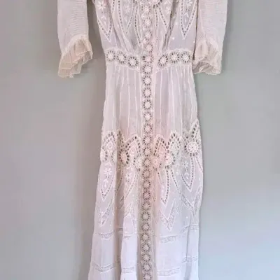 Beautiful Vintage Lace Wedding Gown 