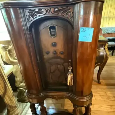 Antique Radio -Stromberg-Carlson triple range console carved radio cabinet with Philco Radio