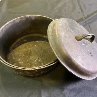 Large Wagner Cast Iron Dutch Oven 