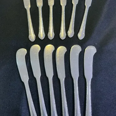 (12) Sterling Silver Alvin Chased Romantique Pattern Spreaders (290g)