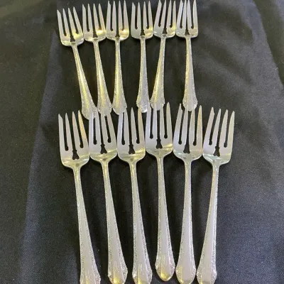 (12) Sterling Silver Alvin Chased Romantique Pattern Forks (434g)