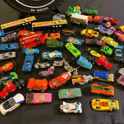 Mattel Hot Wheel And Other Toy Cats With Rally Case 