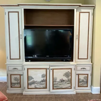 Large Fox Hunt Scene Painted Entertainment Cabinet (34 x 86 x 85)