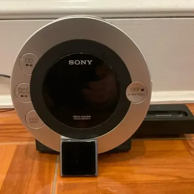 Sony Dream Machine ICF-CD3iP And iPod Nono 6th Generation 