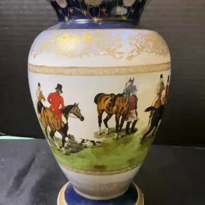 Reproduction Fox Hunt Scene Vase 