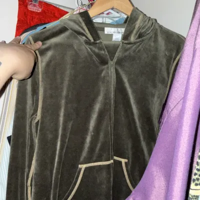 Sale Photo Thumbnail #980: See photos, mostly women's but lots of t-shirts that could be unisex