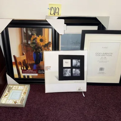 O19 - Photo Frames