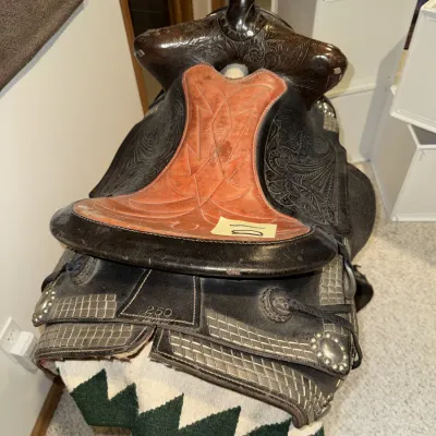 Sale Photo Thumbnail #1031: See photos

Comes with  blanket, and saddle rack