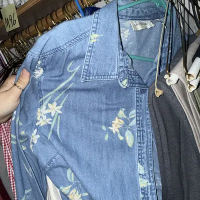 Sale Photo Thumbnail #1016: Mostly women's, lots of pants