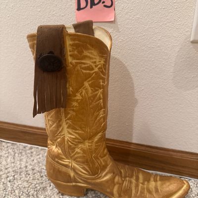 Sale Photo Thumbnail #1925: D70.5-ceramic cowboy boot decor