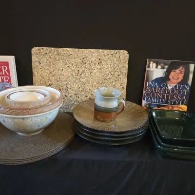 Vintage Nesting Mixing Bowls & More Kitchenware