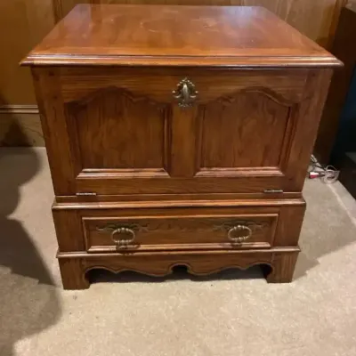 Heritage End Table/Cabinet