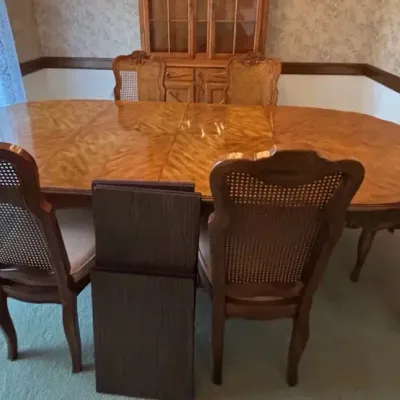 Drexel Heritage Furniture Dining Table and Chairs