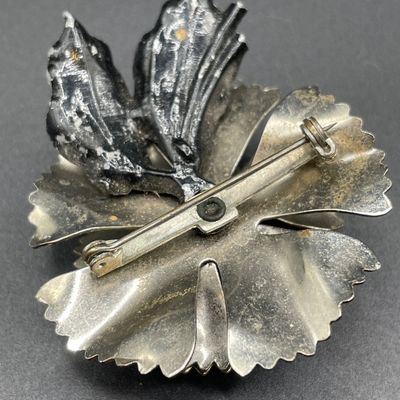 Sale Photo Thumbnail #51: Metal brooches