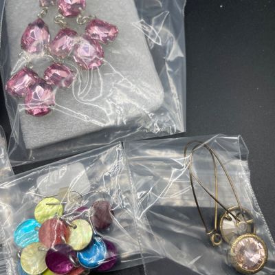 Sale Photo Thumbnail #132: Earring sets