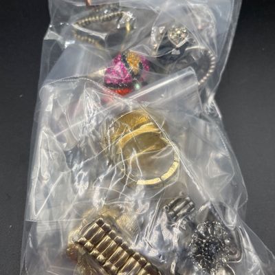 Sale Photo Thumbnail #170: Many  different styles and colors in this bag