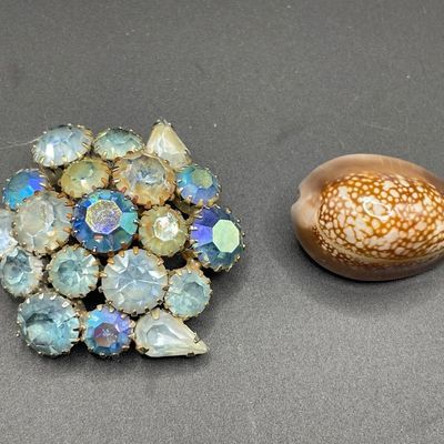 Sale Photo Thumbnail #177: Pins