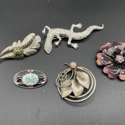 Sale Photo Thumbnail #212: Silver tone pins