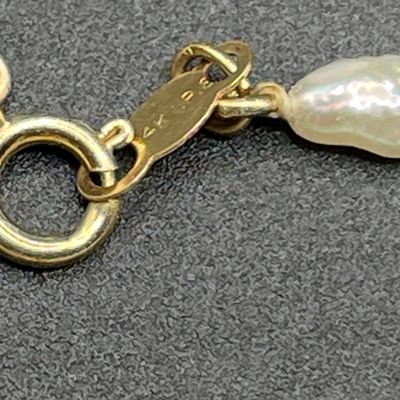 Sale Photo Thumbnail #137: Vintage golden necklaces