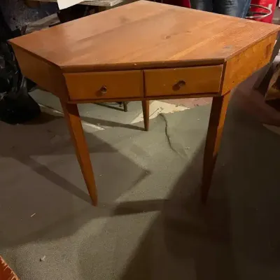 Corner Table