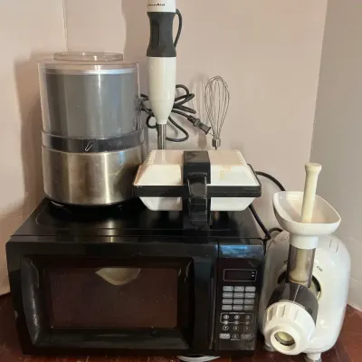 Variety Of Small Appliances: Lot A