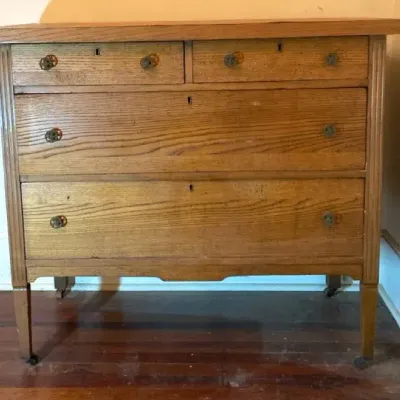 Vintage 4 Drawer Dresser On Castors 