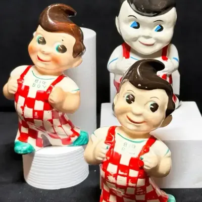 Sale Photo Thumbnail #47: Bob s big boy salt pepper shakers