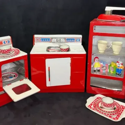Sale Photo Thumbnail #89: 1970s gabriel raggedy ann tin litho toy kitchen play set