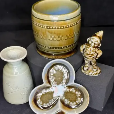 Sale Photo Thumbnail #98: Wade porcelain other pieces