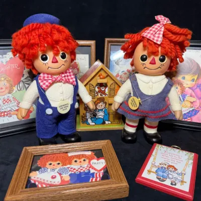 Sale Photo Thumbnail #87: 1974 raggedy andy coin money bank music box ephemera