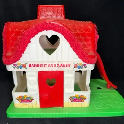 Sale Photo Thumbnail #83: 1977 raggedy ann andy play house made by knickerbocker