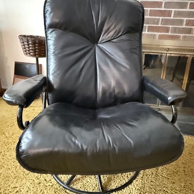 Vintage Ekornes Stressless Style Black Leather Swivel Recliner Lounge Chair