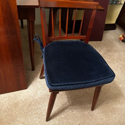Sale Photo Thumbnail #4: Beautiful vintage Willett dining room set featuring a long, rectangular dining table with two extension leaves and eight matching dining chairs.

The set has a clean, timeless mid-century modern/Danish-inspired aesthetic, with warm reddish-brown wood tone