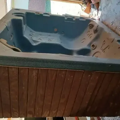 Cal Spa 6 Person Jacuzzi with cover Untested