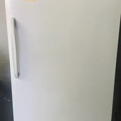 Magic Chef Upright Freezer 66.5” X33”x 28.3”