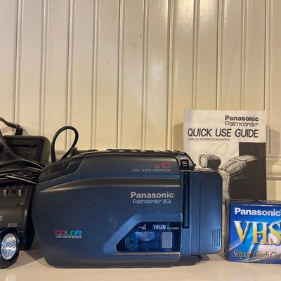 Sale Photo Thumbnail #43: Comes with case, instructions, battery and charger, video tape, flash
In excellent condition