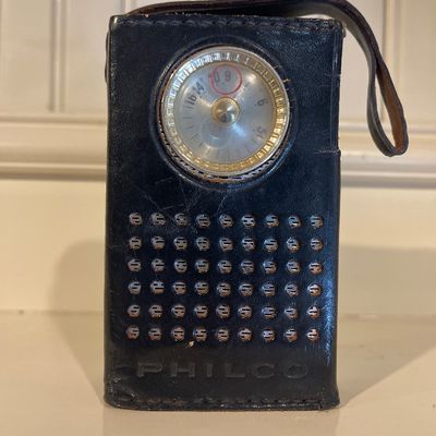 Sale Photo Thumbnail #62: Vintage AM radio
