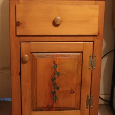 Vintage Colonial-Style Pine Wood Washstand w/ 1 Drawer & Lower Cabinet
$60.00
20.5in. x 16.5in. x 36in.
-Ft. Floral Vine Detail