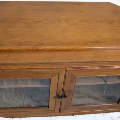 Oak Wooden TV Stand w/ Glass Cabinets
$50.00
40in. x 22in. x 25in.